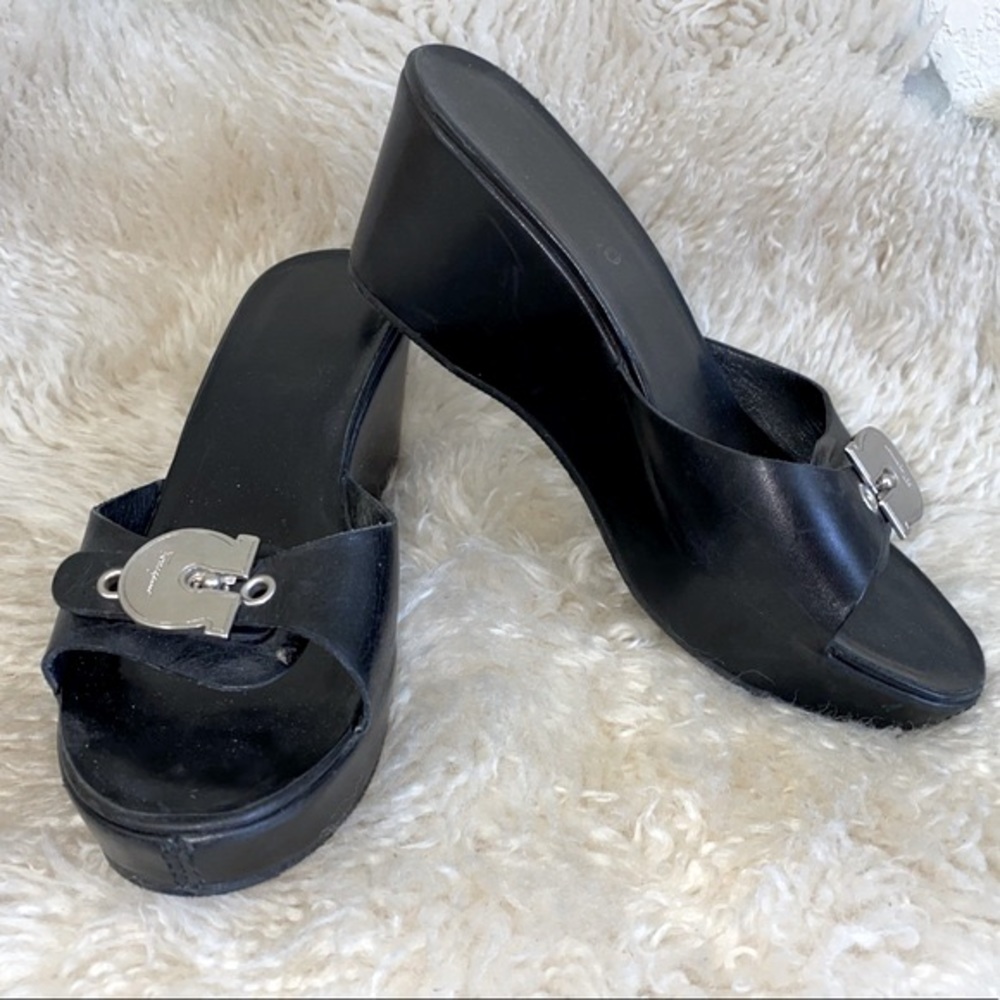 90’s Ferragamo Gancini Buckle Leather Platform Sandals Vintage